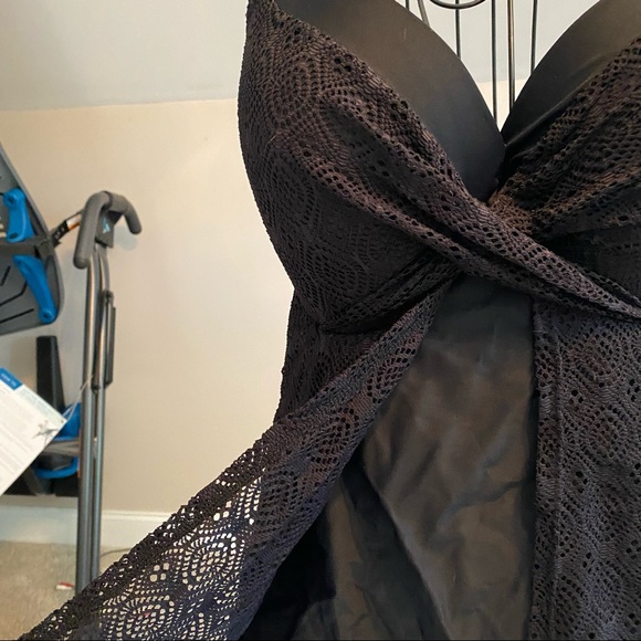 Tankini bathing suit top size 16, black with black Lacey overlay. Like new - Picture 2 of 9